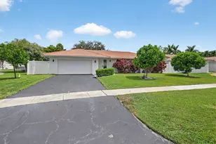 20833 Sonrisa Way, Boca Raton, FL 33433 - Photo 1