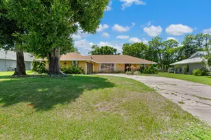 519 SE Calmoso Dr, Port Saint Lucie, FL 34983 - Photo 1