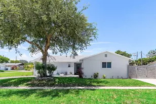 401 NE 37th St, Boca Raton, FL 33431 - Photo 1