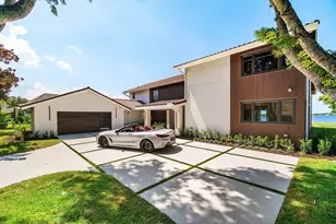 2504 Embassy Dr, West Palm Beach, FL 33401 - Photo 1