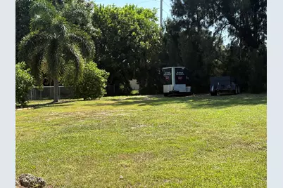 2726 S 10 Th Street, Fort Pierce, FL 34982 - Photo 1