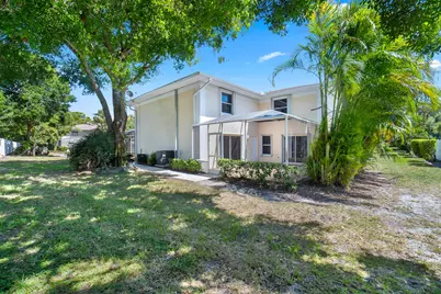 1536 N Lawnwood Circle #3, Fort Pierce, FL 34950 - Photo 1
