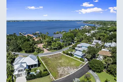 932 SE Riverside Drive, Stuart, FL 34994 - Photo 1