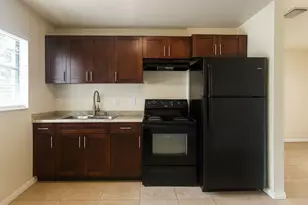 908 Mccray Ct, Fort Pierce, FL 34950 - Photo 1