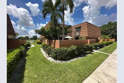 246 Charter Way, West Palm Beach, FL 33407 - Photo 1