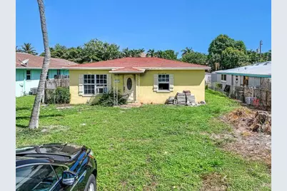 245 NE 11th Street NE, Delray Beach, FL 33444 - Photo 1