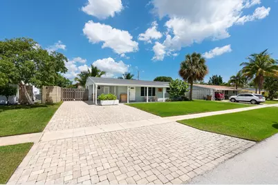431 SE 4th Street, Deerfield Beach, FL 33441 - Photo 1
