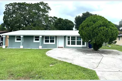 1032 Martinique Avenue S, Fort Pierce, FL 34982 - Photo 1