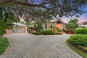 324 SE Martin Ave, Stuart, FL 34996 - Photo 1