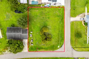 721 SE Fallon Dr, Port Saint Lucie, FL 34983 - Photo 1