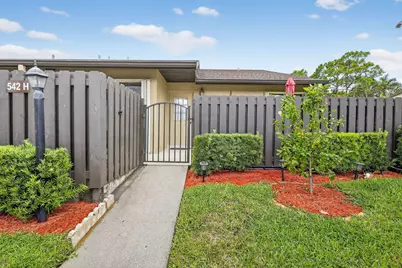 542 Shady Pine Way #H, Greenacres, FL 33415 - Photo 1
