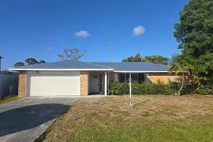 427 SE Galleon Ln, Port Saint Lucie, FL 34983 - Photo 1