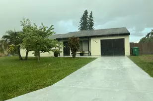 282 SW Bridgeport Dr, Port Saint Lucie, FL 34953 - Photo 1