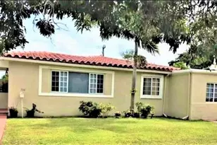 700 NE 168th St, North Miami Beach, FL 33162 - Photo 1