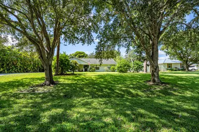 960 NE Juniper Place, Jensen Beach, FL 34957 - Photo 1