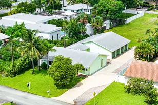 165 NW 8th St, Boca Raton, FL 33432 - Photo 1