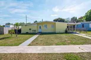 104 SE El Sito Ct, Port Saint Lucie, FL 34952 - Photo 1