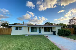 124 NW 9th St, Boca Raton, FL 33432 - Photo 1