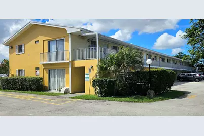 1501 Crescent Circle, Unit #E44, Lake Park, FL 33403 - Photo 1