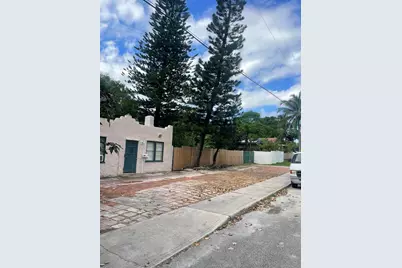 818 Briggs Street, West Palm Beach, FL 33405 - Photo 1