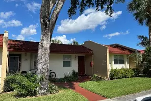 417 Lake Evelyn Dr, West Palm Beach, FL 33411 - Photo 1