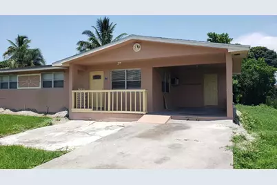 170 NW 7th Avenue, South Bay, FL 33493 - Photo 1