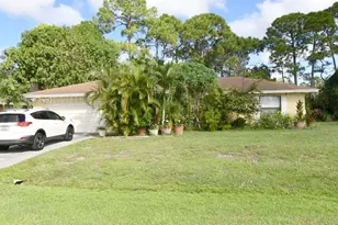 385 SE Thornhill Dr, Port Saint Lucie, FL 34983 - Photo 1