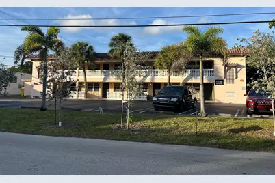 613 NE 4th Street #202, Delray Beach, FL 33483 - Photo 1