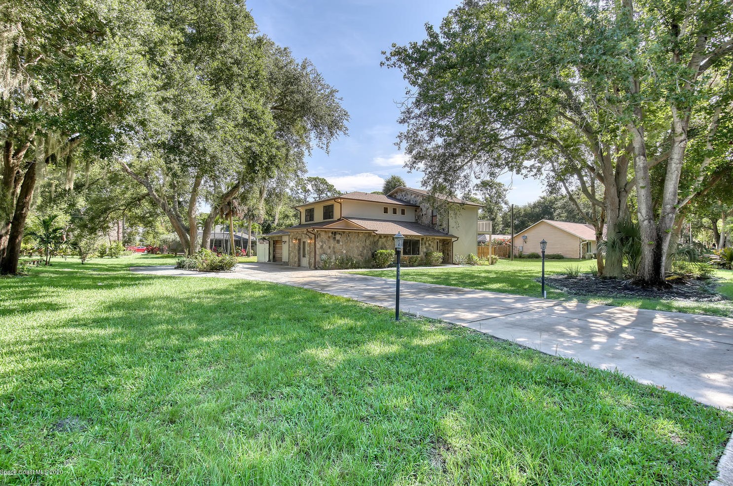 1490 Oaks Dr, Merritt Island FL exterior