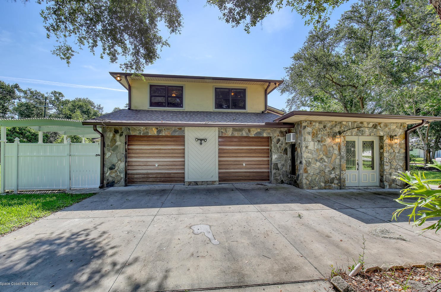 1490 Oaks Dr, Merritt Island FL exterior