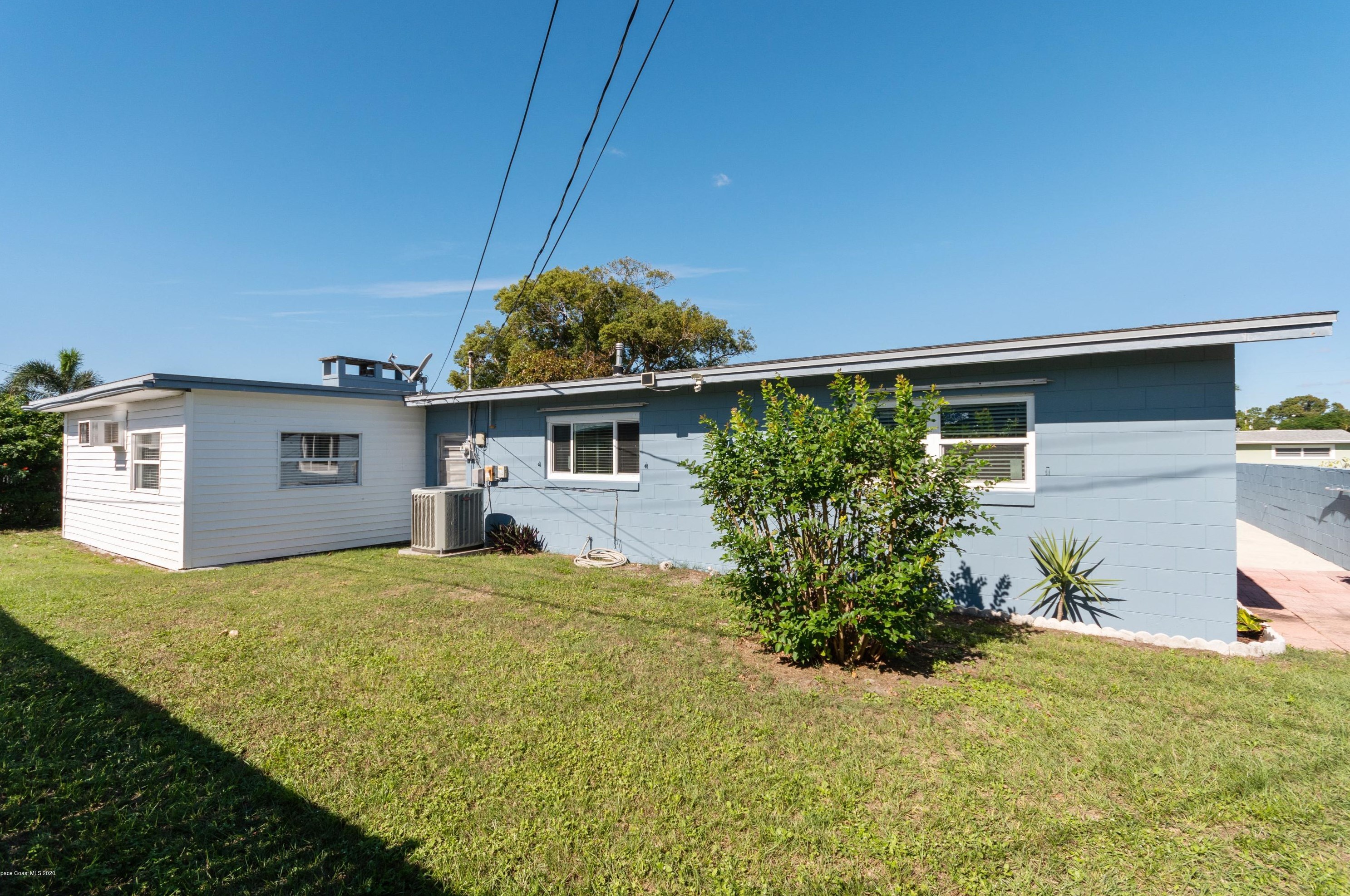 245 Carib Dr, Merritt Island FL 32952-3646 exterior