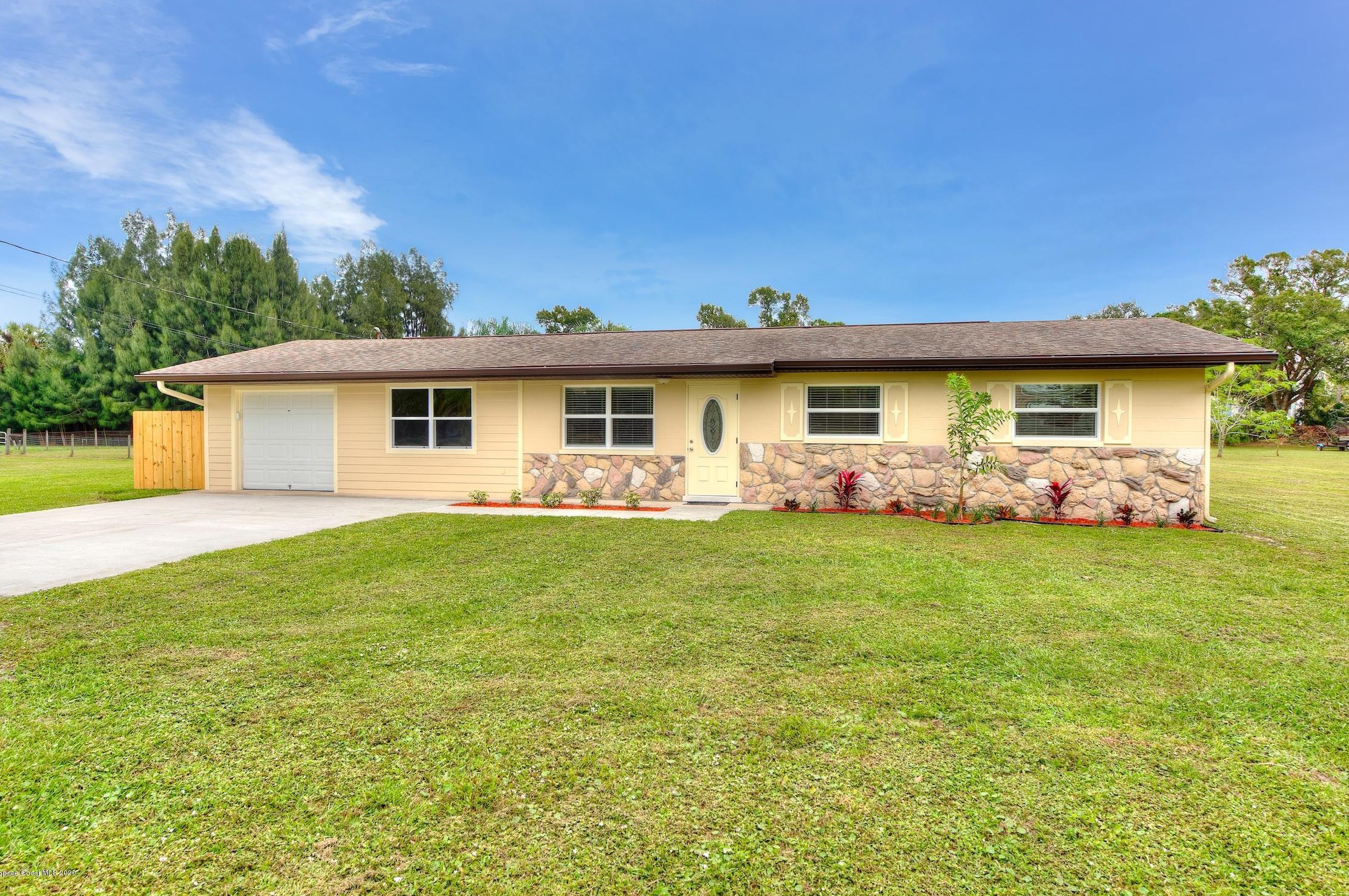 324 Valencia Rd, Melbourne FL 32904-3327 exterior