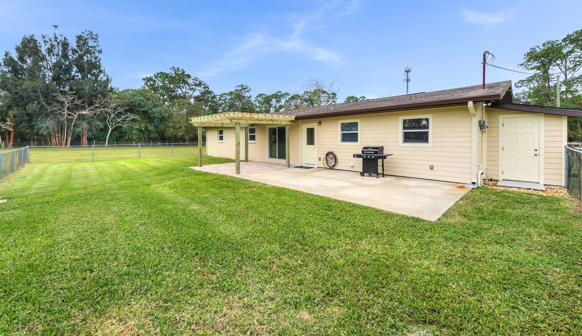 324 Valencia Rd, Melbourne FL 32904-3327 exterior