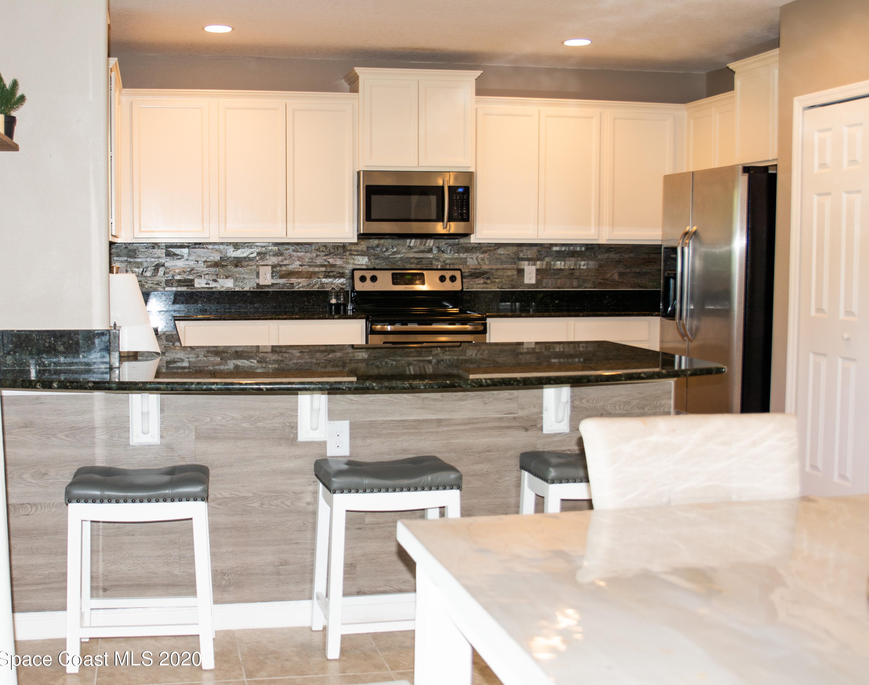 674 Easton Frst Cir, Melbourne FL 32909-6847 exterior