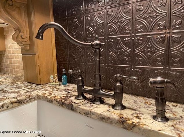 585 Paula Ave, Merritt Island FL 32953-6118 exterior