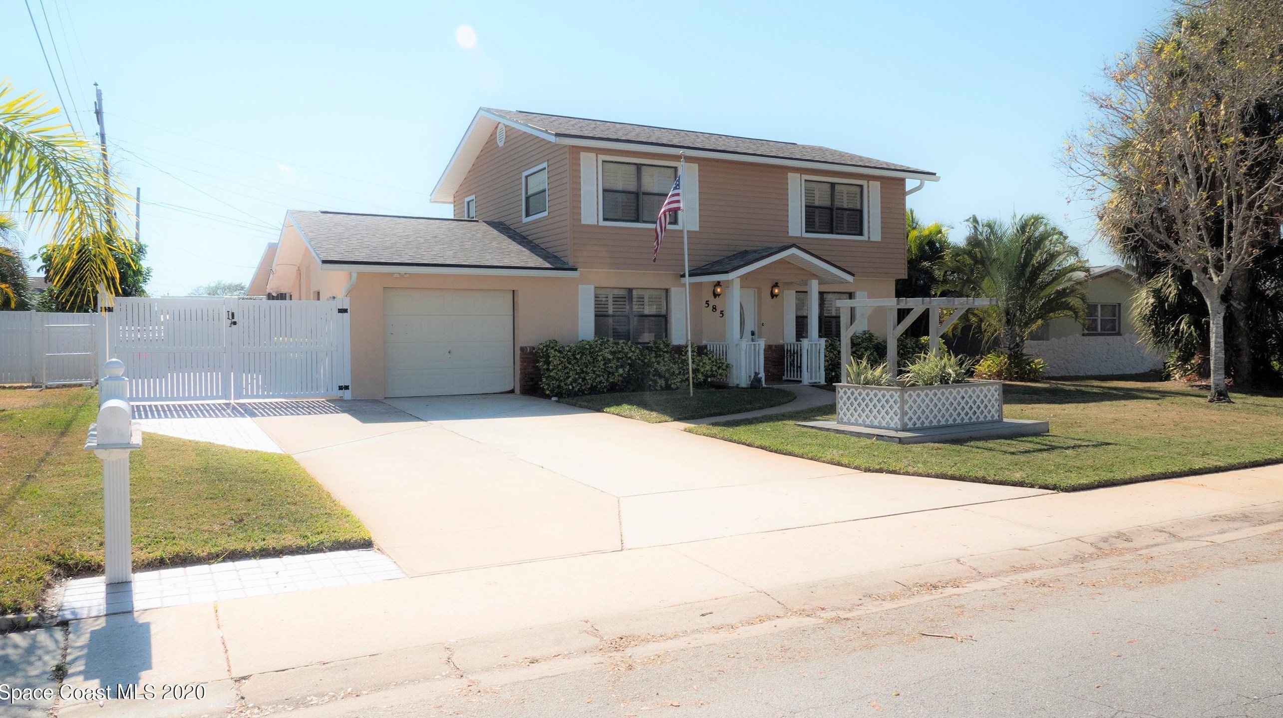 585 Paula Ave, Merritt Island FL 32953-6118 exterior