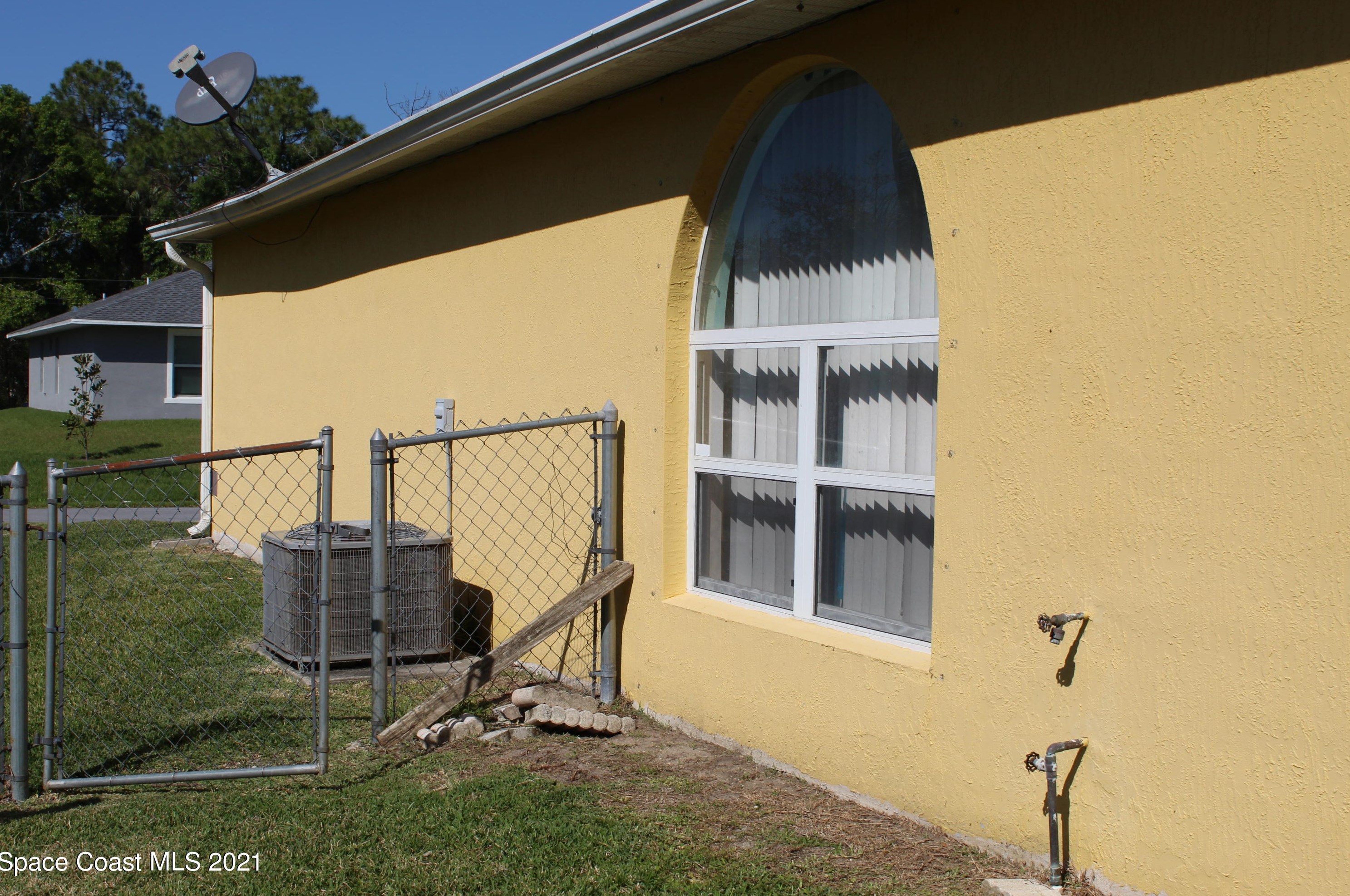 1526 Heartwellville St, Melbourne FL 32907-7062 exterior