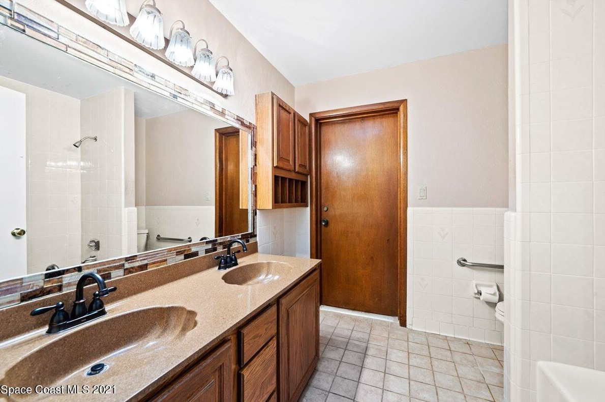 458 Rio Casa Dr, Melbourne FL 32903-3704 exterior