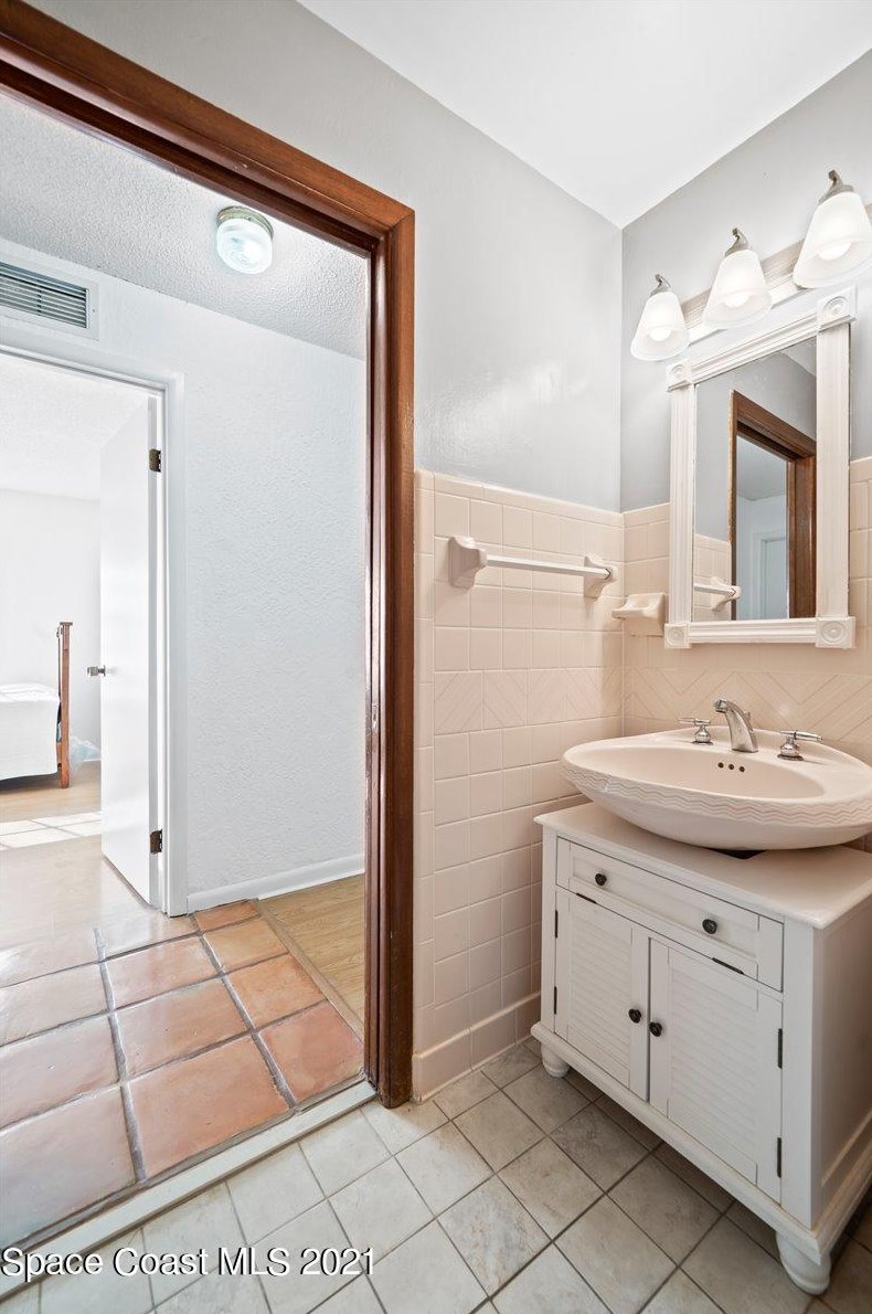 458 Rio Casa Dr, Melbourne FL 32903-3704 exterior