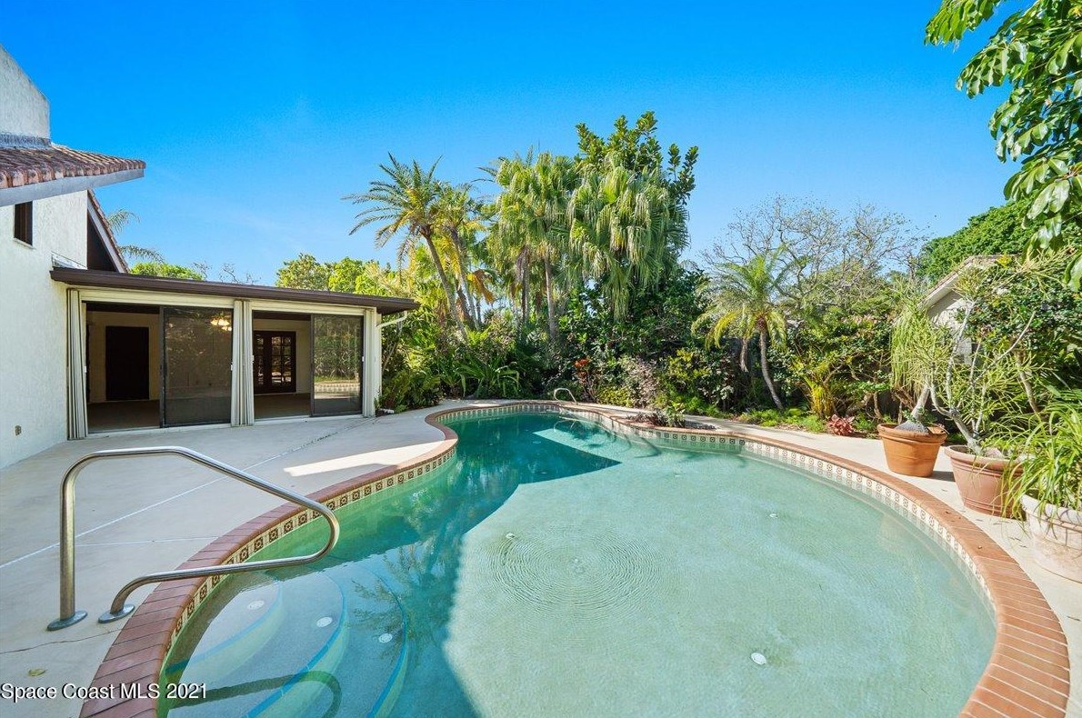 458 Rio Casa Dr, Melbourne FL 32903-3704 exterior