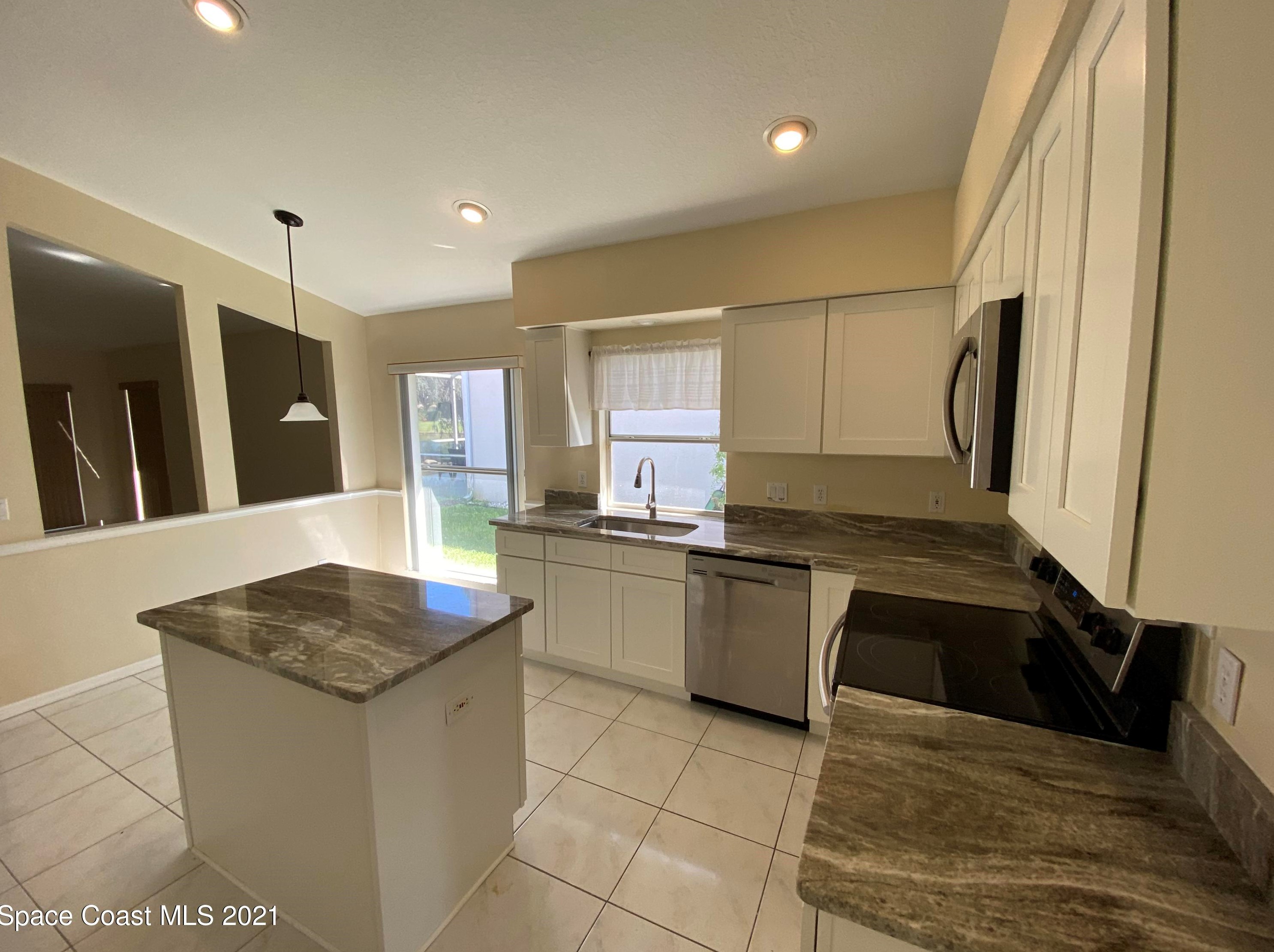 625 Ashbury Ave, Melbourne FL 32940-6402 exterior