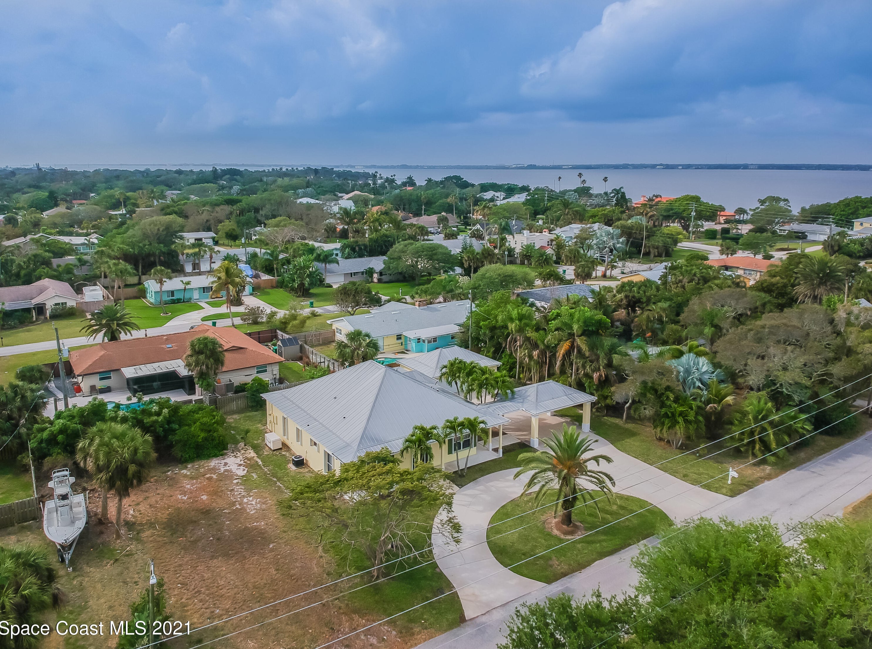 421 6th Ave, Melbourne FL  32903-4302 exterior