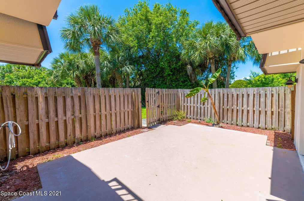 1913 Vista Oaks Cir, Melbourne FL  32905-3135 exterior