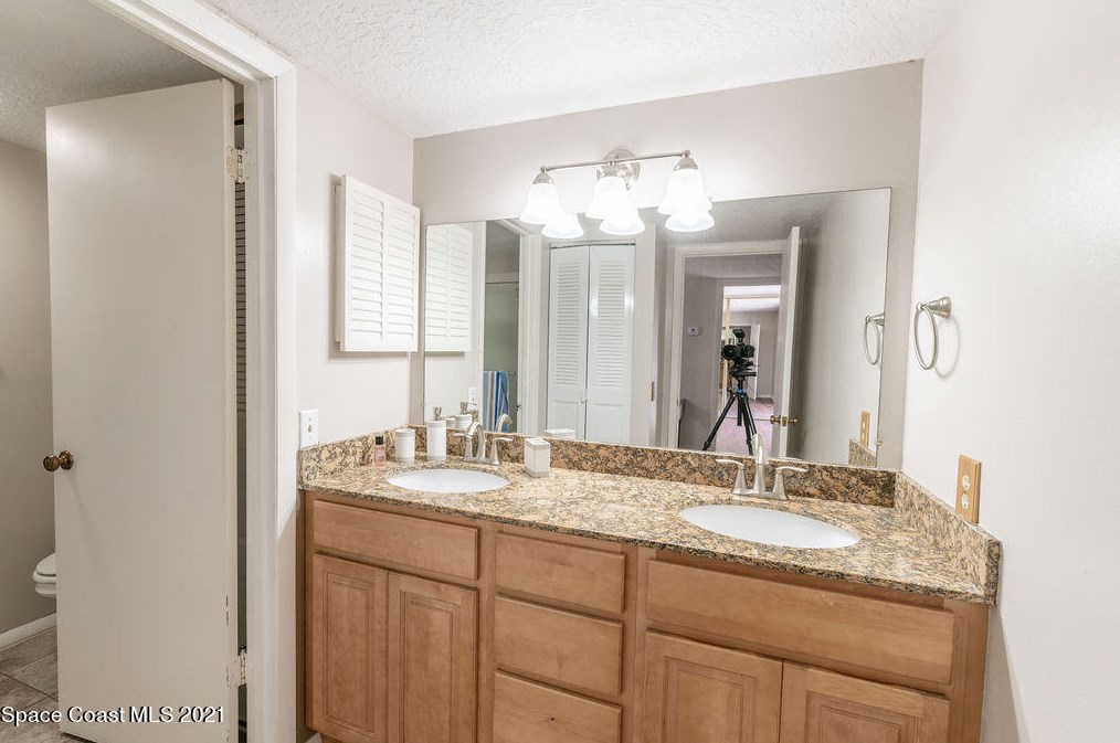 1913 Vista Oaks Cir, Melbourne FL  32905-3135 exterior