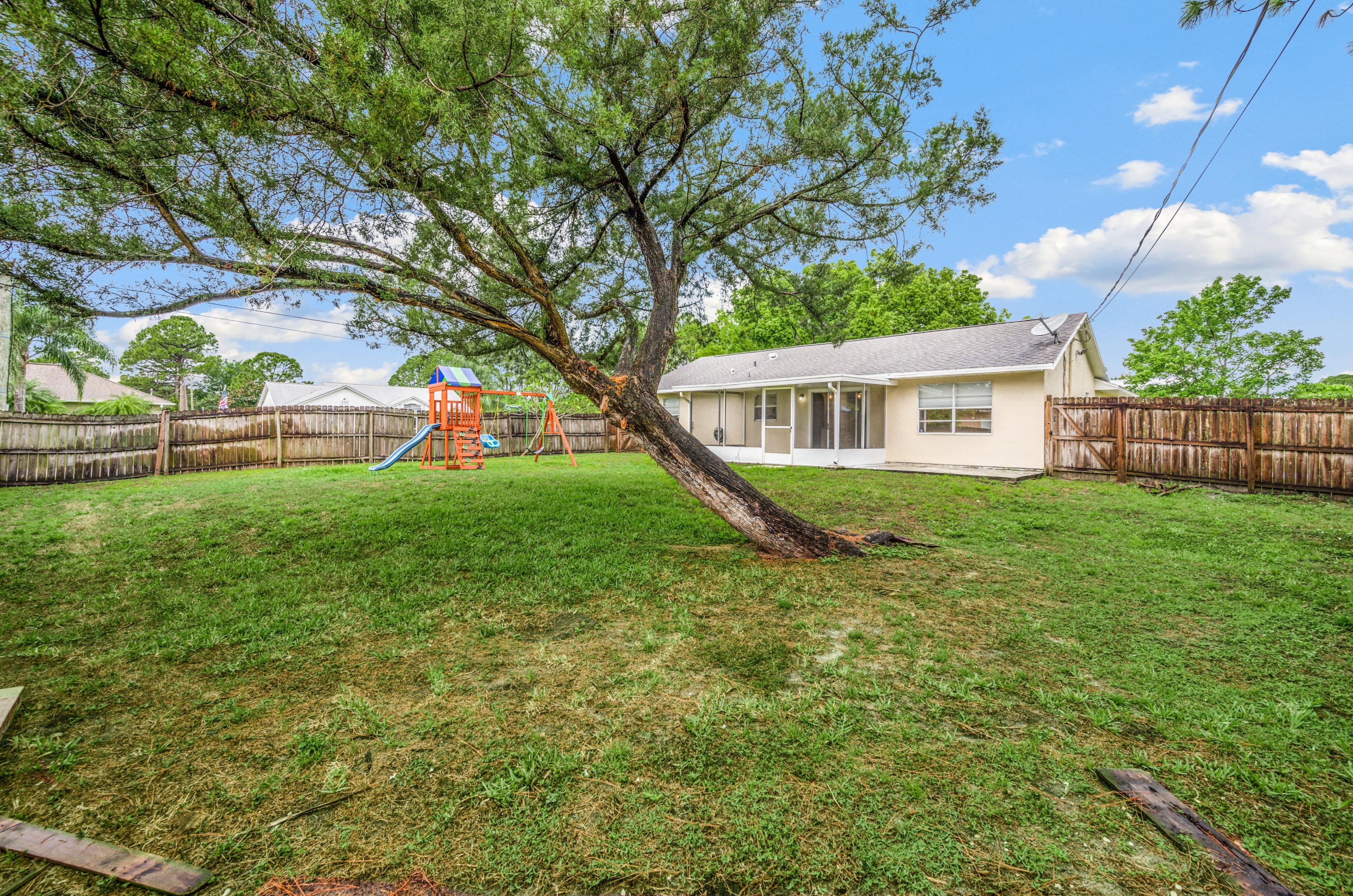 1598 Heartwellville St, Melbourne FL  32907-7061 exterior