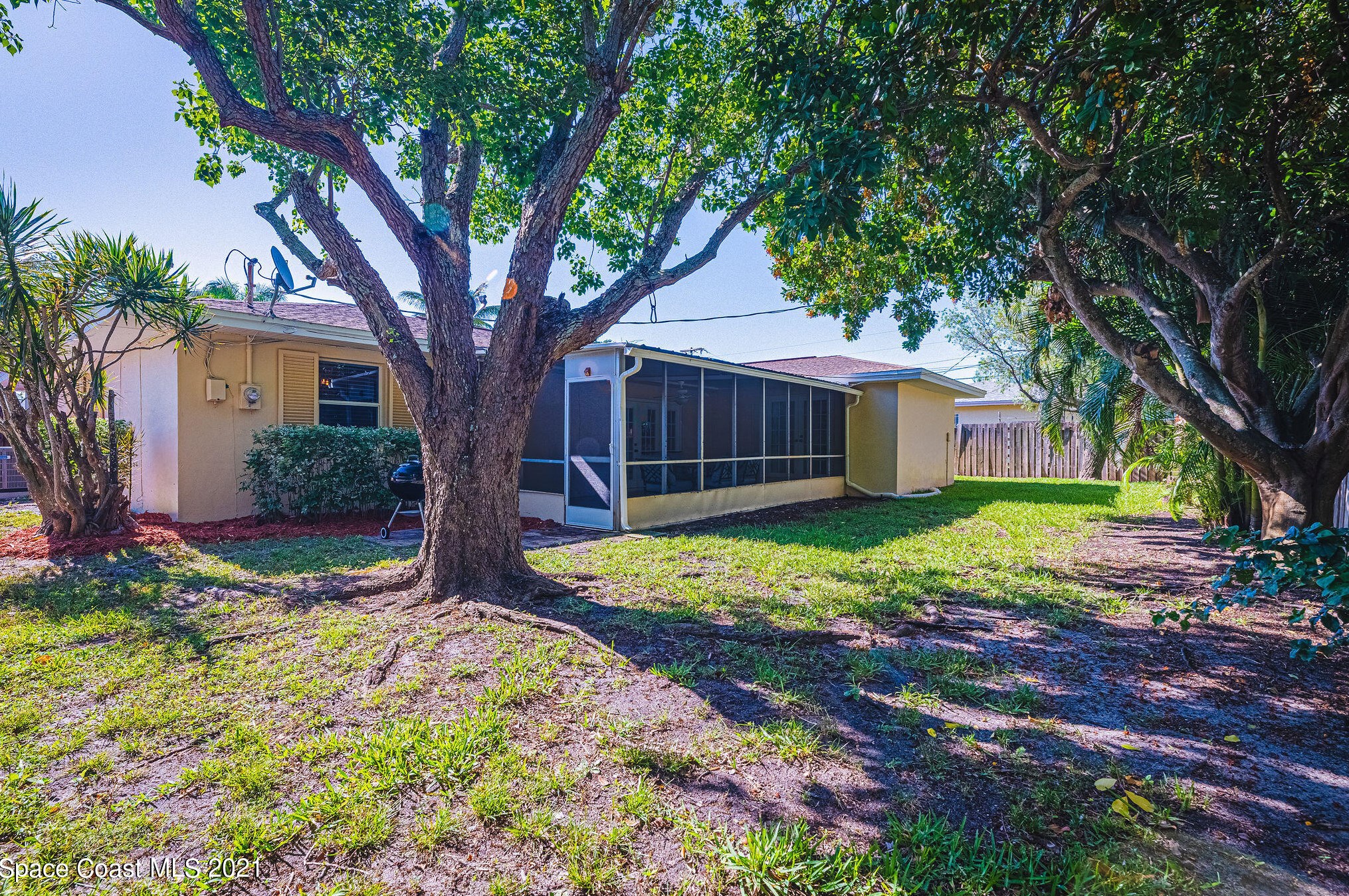 240 Avocado St, Melbourne FL  32937-3002 exterior