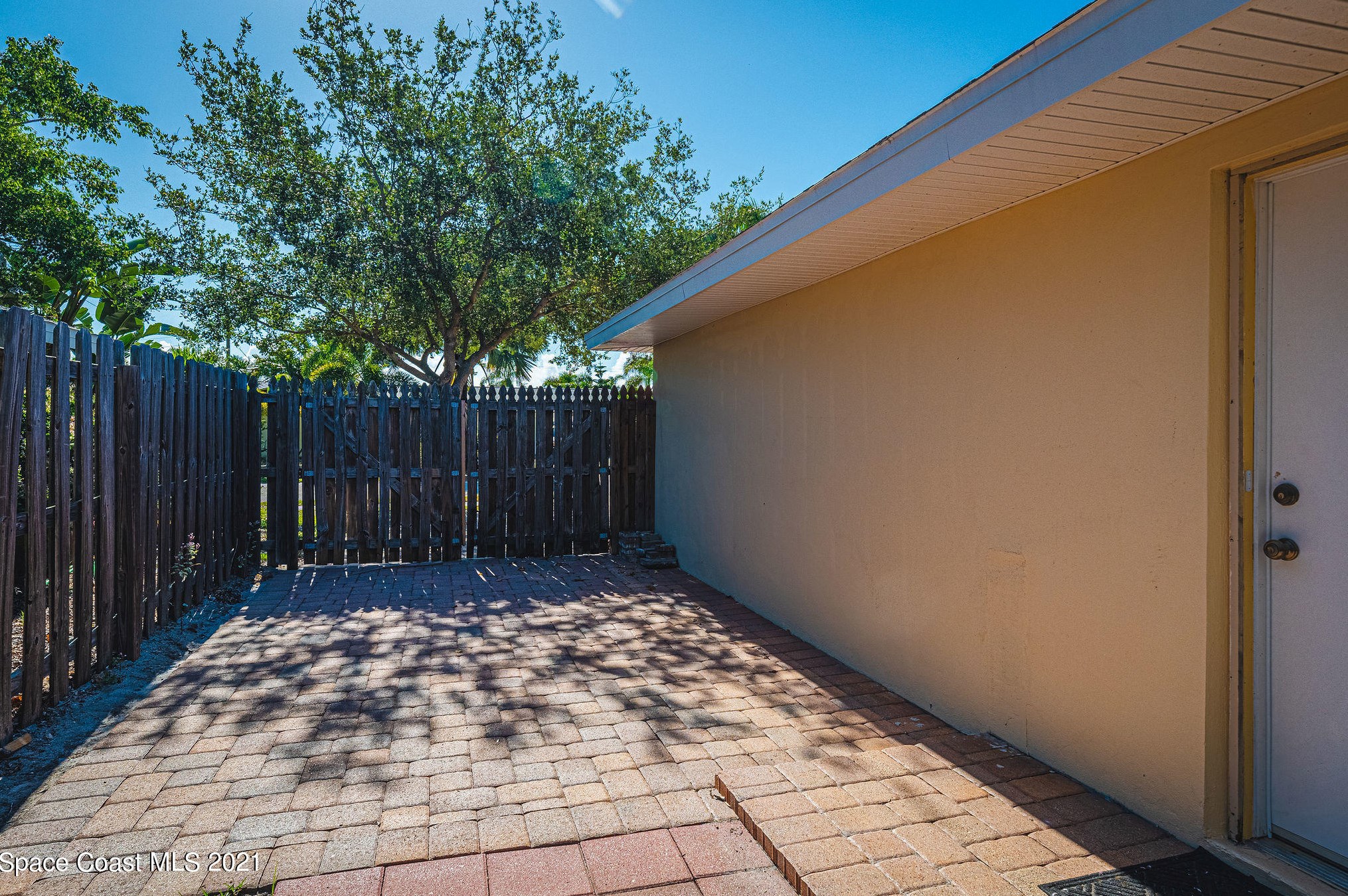 240 Avocado St, Melbourne FL  32937-3002 exterior