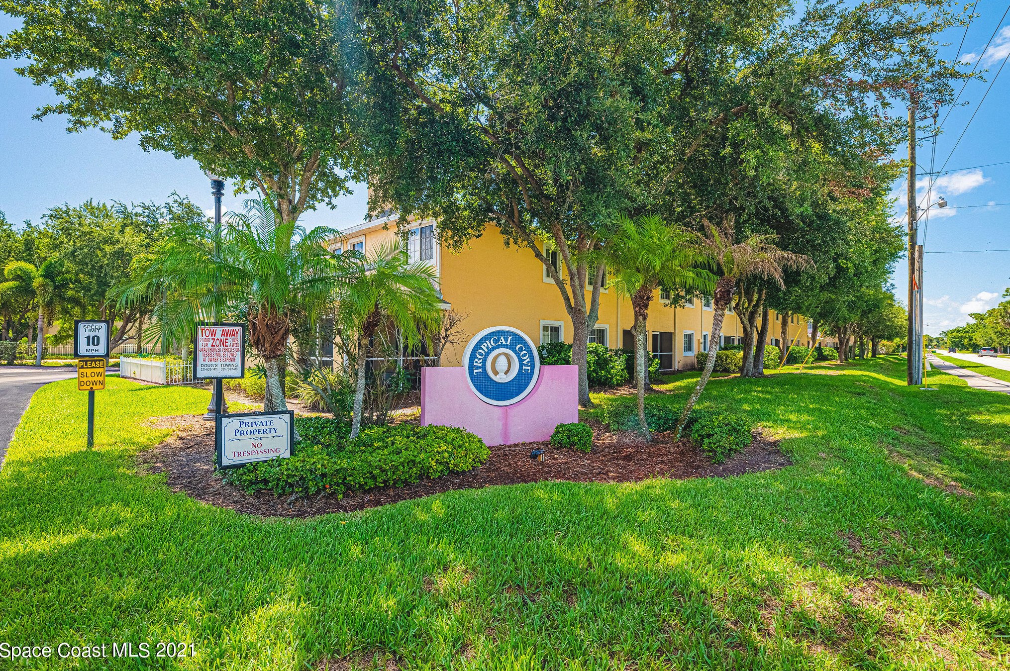 2463 Hemingway Ln, Merritt Island FL  32953-4048 exterior