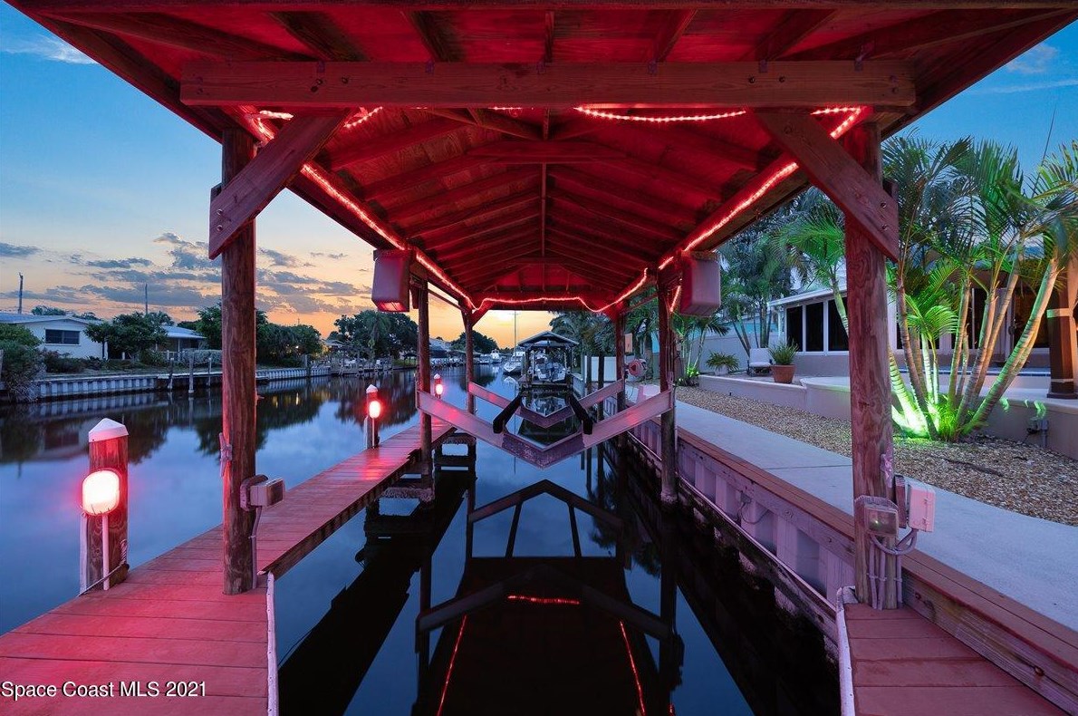 457 Penguin Dr, Melbourne FL  32937-3782 exterior