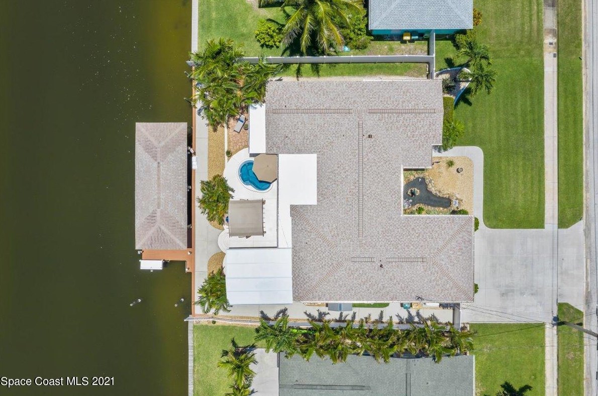 457 Penguin Dr, Melbourne FL  32937-3782 exterior